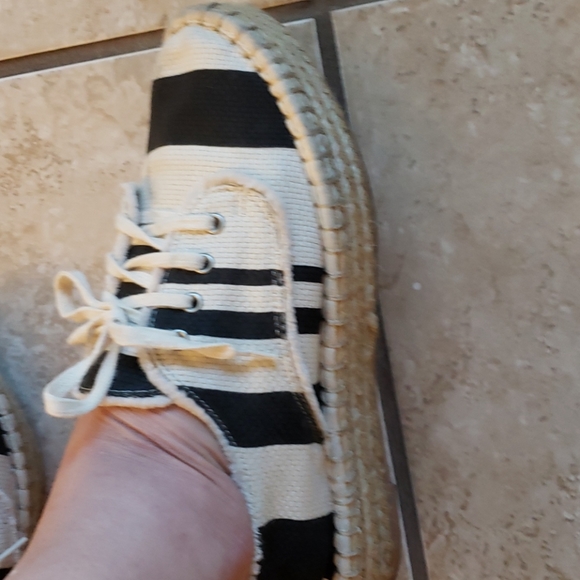 Cute shoes - Picture 2 of 5